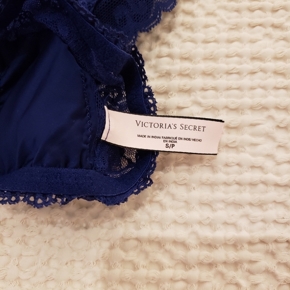Victoria's Secret Lace Bralette - Picture 3 of 3